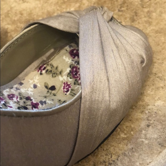 Silver peep toe pumps - Picture 4 of 4